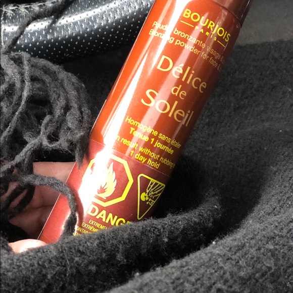 Bourjois Bronzing powder for face & body - Picture 2 of 3